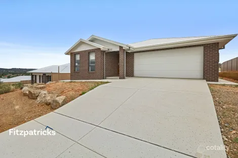 Property photo of 11 Stretton Way Lloyd NSW 2650