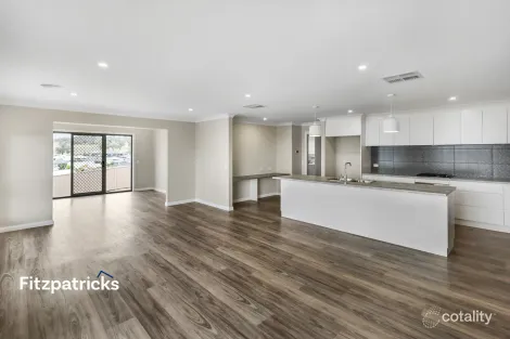 Property photo of 11 Stretton Way Lloyd NSW 2650