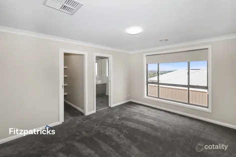 Property photo of 11 Stretton Way Lloyd NSW 2650