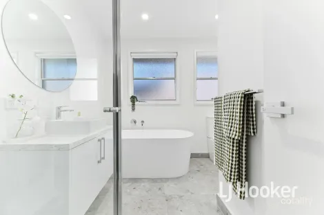 Property photo of 21 Green Valley Crescent Hampton Park VIC 3976