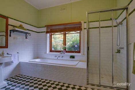 Property photo of 36 Lakeside Drive Emerald VIC 3782