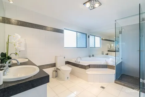 Property photo of 68 Fitzwilliam Street Carrara QLD 4211