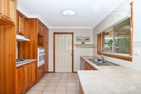 Property photo of 31 Kaldari Crescent Glenfield Park NSW 2650