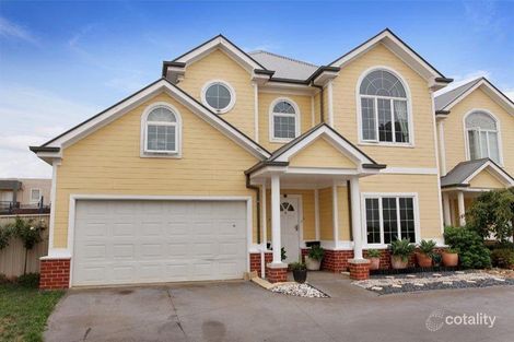 4/10 Stamford Gr, Caroline Springs, VIC 3023