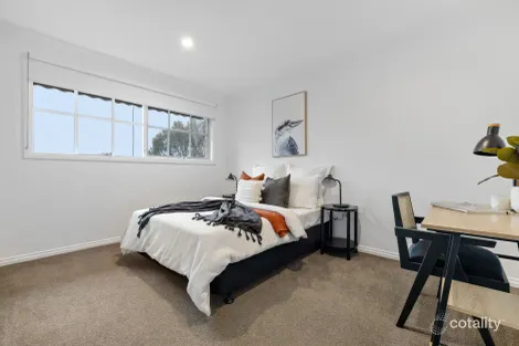 Property photo of 14 Mistletoe Close Knoxfield VIC 3180