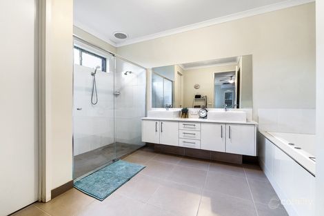 Property photo of 30 Thurvaston Crescent Cranbourne East VIC 3977