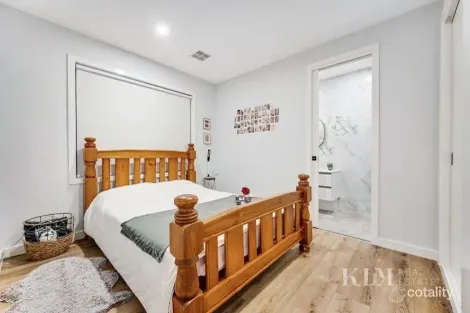 Property photo of 32 Cockatoo Road Greenvale VIC 3059