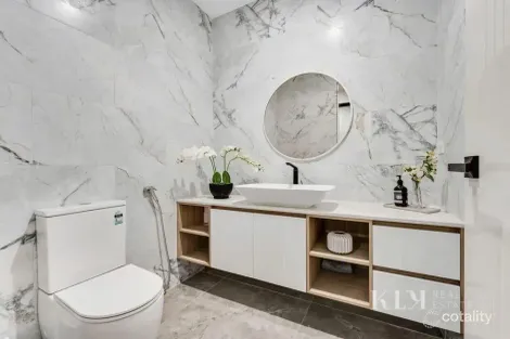 Property photo of 32 Cockatoo Road Greenvale VIC 3059