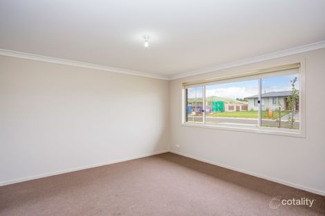 Property photo of 14 Kidd Circuit Goulburn NSW 2580