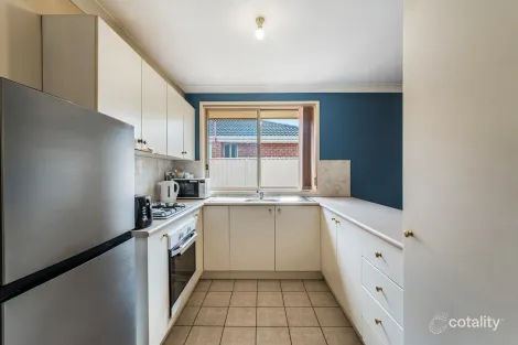 Property photo of 2 Topper Place Englorie Park NSW 2560