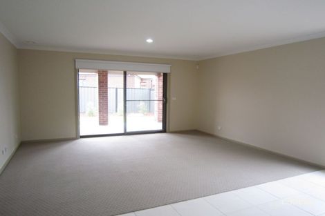 Property photo of 76 Wattletree Street Craigieburn VIC 3064