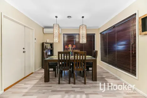 Property photo of 35 Greendale Boulevard Pakenham VIC 3810