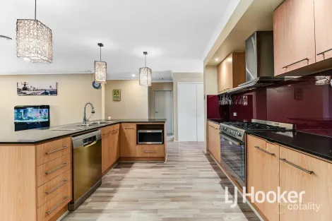 Property photo of 35 Greendale Boulevard Pakenham VIC 3810