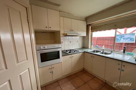 Property photo of 10 Mingay Place Cranbourne West VIC 3977