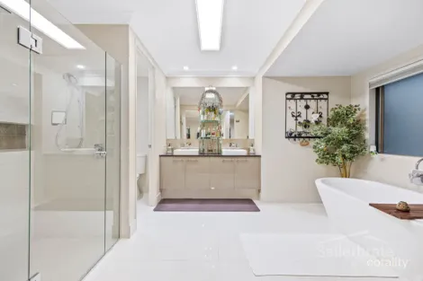 Property photo of 3 Illoura Grove Karana Downs QLD 4306