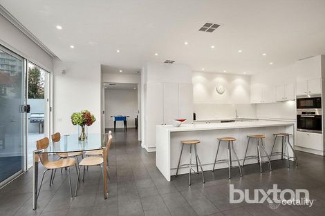 Property photo of 2 Orion Mews Port Melbourne VIC 3207