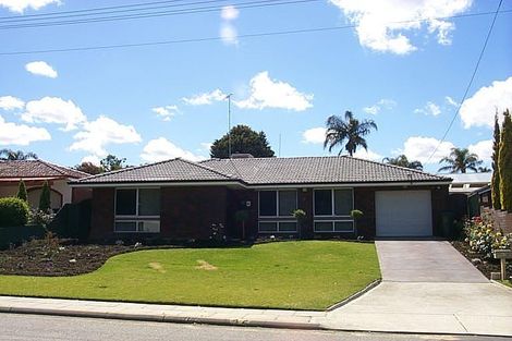 42 Glenister Rd, Hamilton Hill, WA 6163