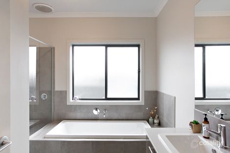 Property photo of 32 Shortridge Drive Lucas VIC 3350