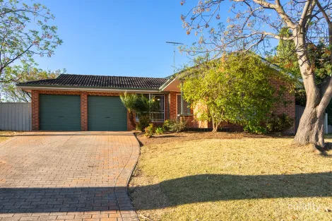 Property photo of 15 Womra Crescent Glenmore Park NSW 2745