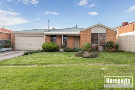 Property photo of 15 Peveril Crescent Cranbourne North VIC 3977