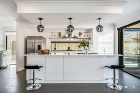 Property photo of 6 Litchfield Circle Wandi WA 6167