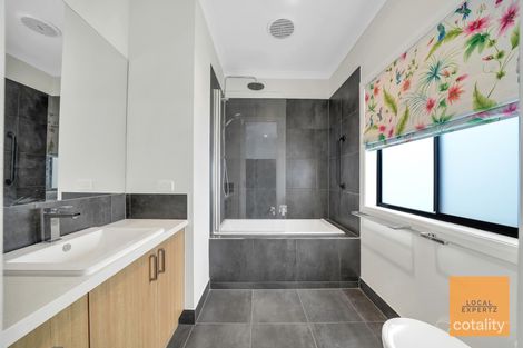 Property photo of 5 Gem Crescent Cobblebank VIC 3338