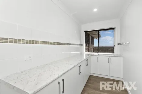 Property photo of 97 Lingiari Drive Lloyd NSW 2650