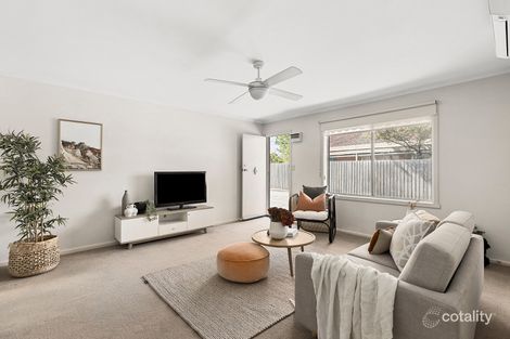Property photo of 2/11 Merchiston Grove Strathmore VIC 3041