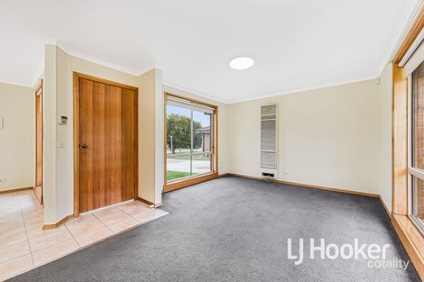 Property photo of 8 Lauren Square Pakenham VIC 3810