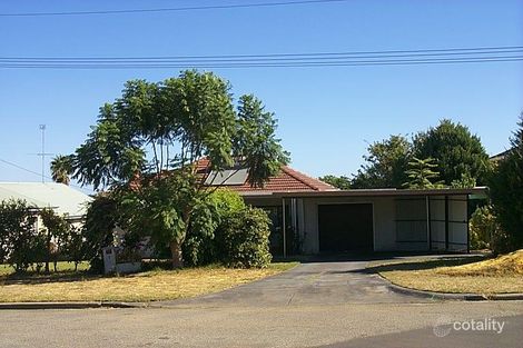 1 Kemmish Cres, Melville, WA 6156