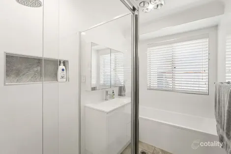 Property photo of 8 Graham Place Kariong NSW 2250