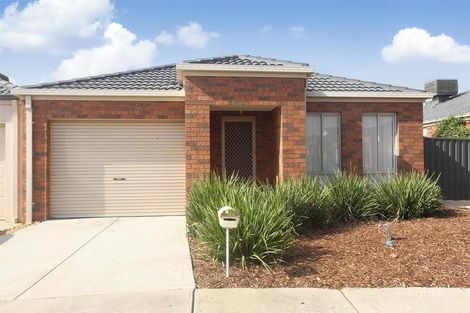 Property photo of 7 Peppermint Crescent Manor Lakes VIC 3024