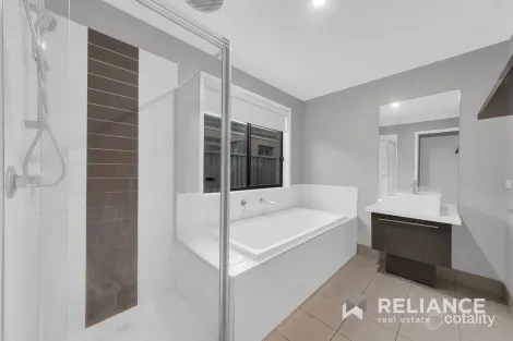 Property photo of 30 Brockwell Crescent Manor Lakes VIC 3024