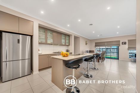 Property photo of 38 Phoenix Circuit Wollert VIC 3750