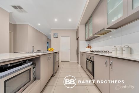 Property photo of 38 Phoenix Circuit Wollert VIC 3750