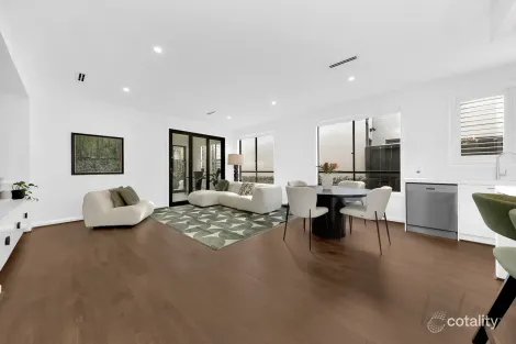 Property photo of 30 Sandon Crescent Donnybrook VIC 3064