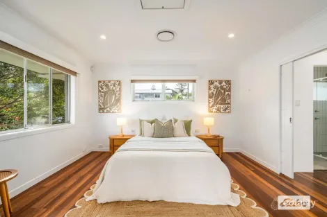 Property photo of 42 Walter Crescent Banora Point NSW 2486