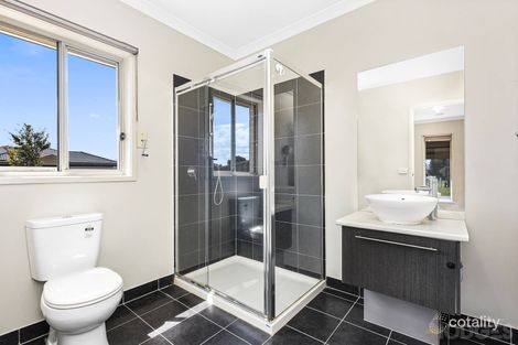 Property photo of 1 Pilmer Place Cranbourne East VIC 3977