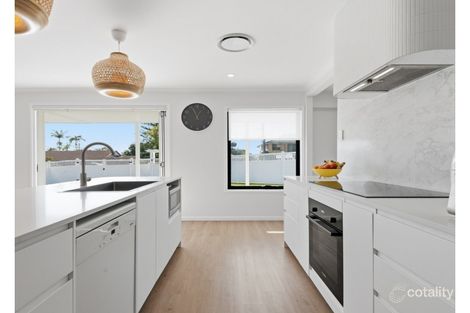 Property photo of 5 Farm Court Redcliffe QLD 4020