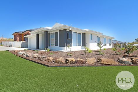 Property photo of 6 Fenner Drive Lloyd NSW 2650