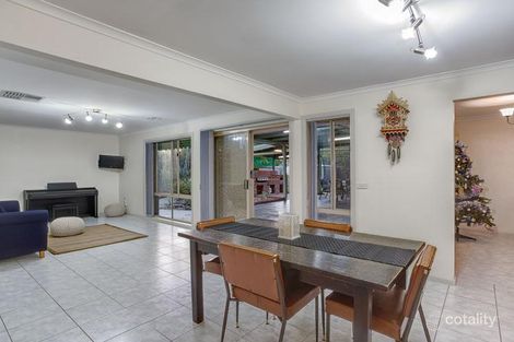 Property photo of 18 Santolin Drive Hillside VIC 3037