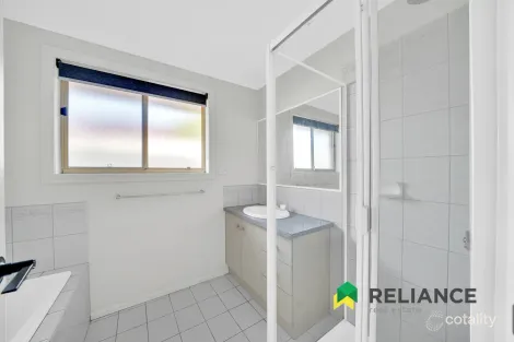 Property photo of 13 Sandleford Way Hoppers Crossing VIC 3029