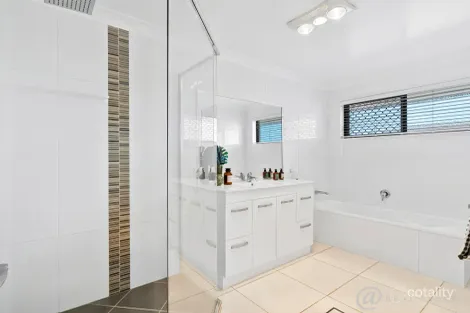 Property photo of 5 Brigalow Place Lammermoor QLD 4703