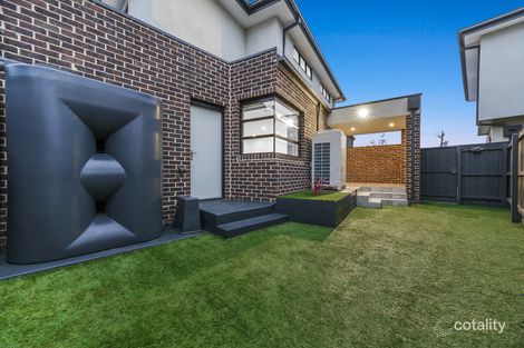 Property photo of 2/11 Castlecrag Close Endeavour Hills VIC 3802