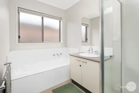 Property photo of 23 Echo Place Alfredton VIC 3350