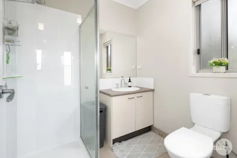Property photo of 23 Echo Place Alfredton VIC 3350