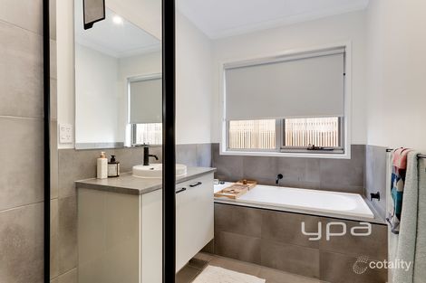 Property photo of 4 Booyong Street Craigieburn VIC 3064