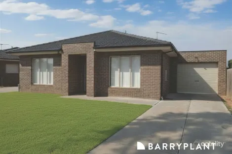 1/13 Bronton Cl, Kurunjang, VIC 3337