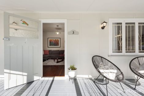 Property photo of 28 Logan Avenue Oxley QLD 4075
