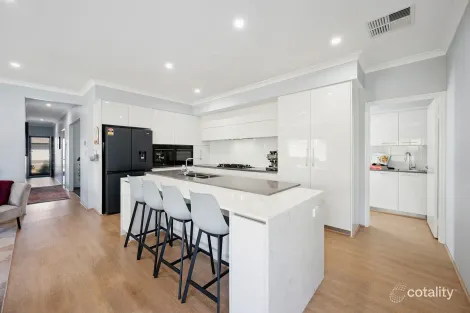 18 Lancaster Loop, Piara Waters, WA 6112